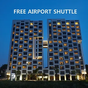 Hotel Royal Emporium Airport