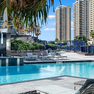 circle-on-cavill-wowstay.queenslandhotels.net/